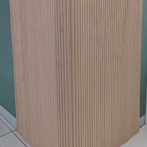 Panel de cubierta flexible de madera para paredes y separadores